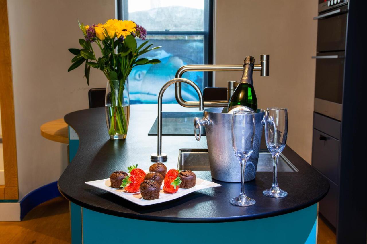 Apartment Funky By The Pier, 3 Bedrooms, Sleeps 10 *