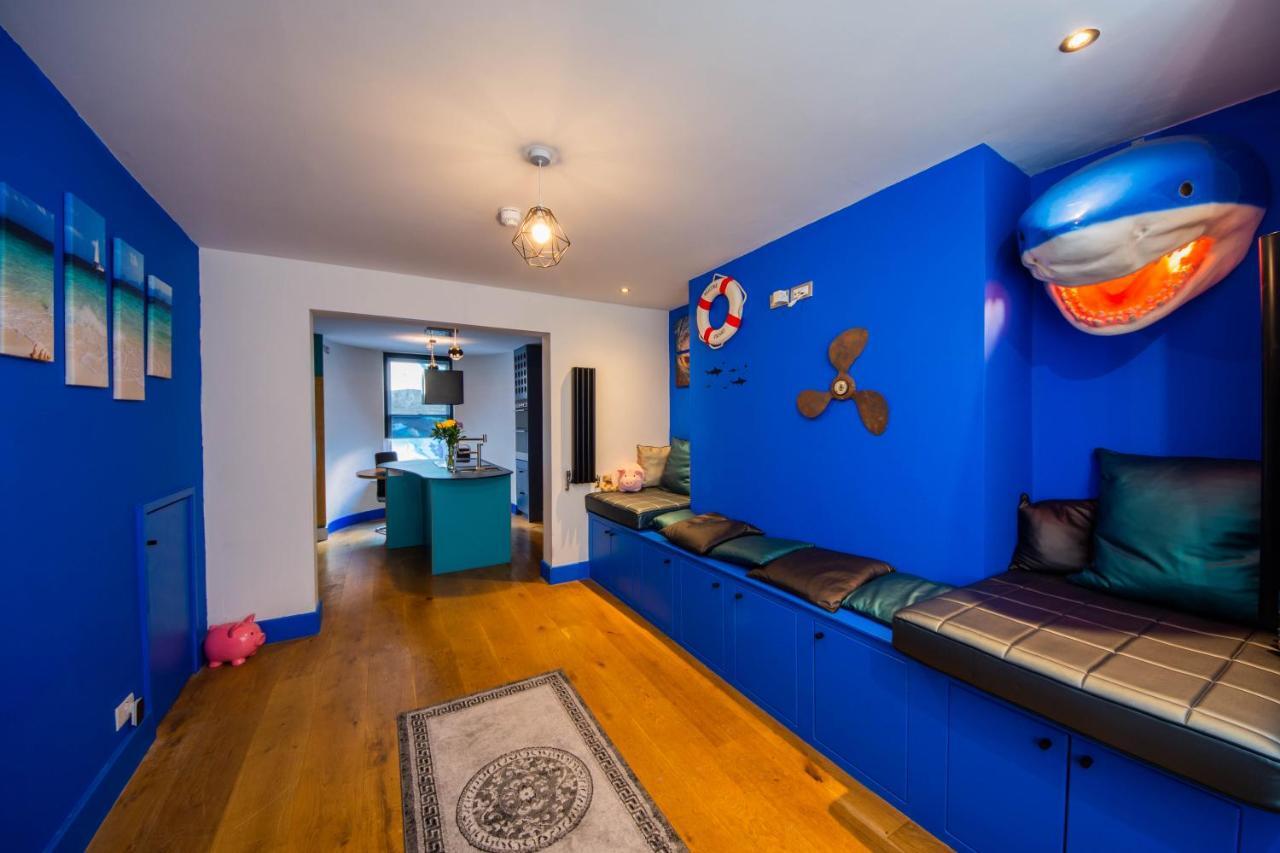 Apartment Funky By The Pier, 3 Bedrooms, Sleeps 10 Brighton