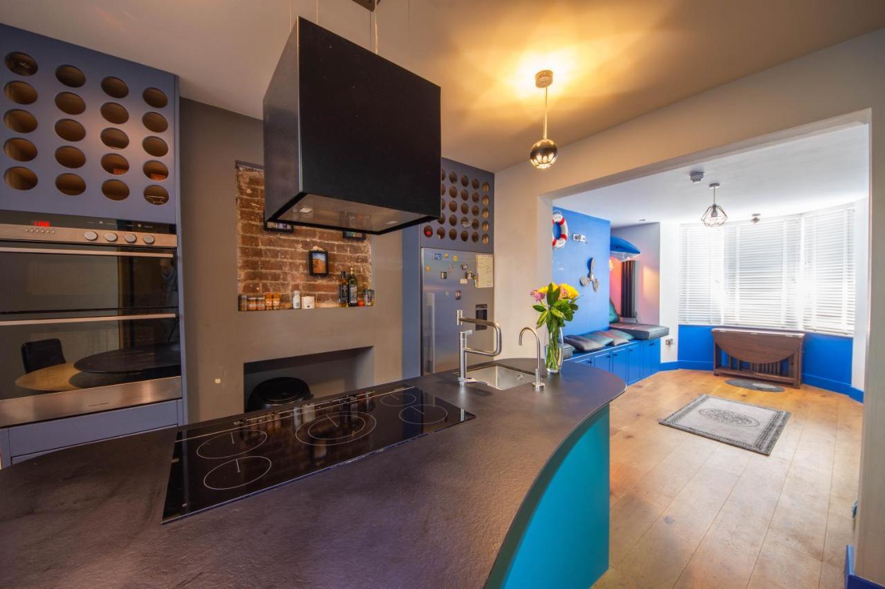 Apartment Funky By The Pier, 3 Bedrooms, Sleeps 10 Brighton
