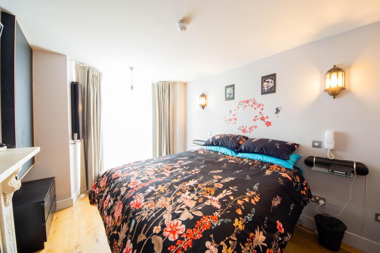 Funky By The Pier, 3 Bedrooms, Sleeps 10 *